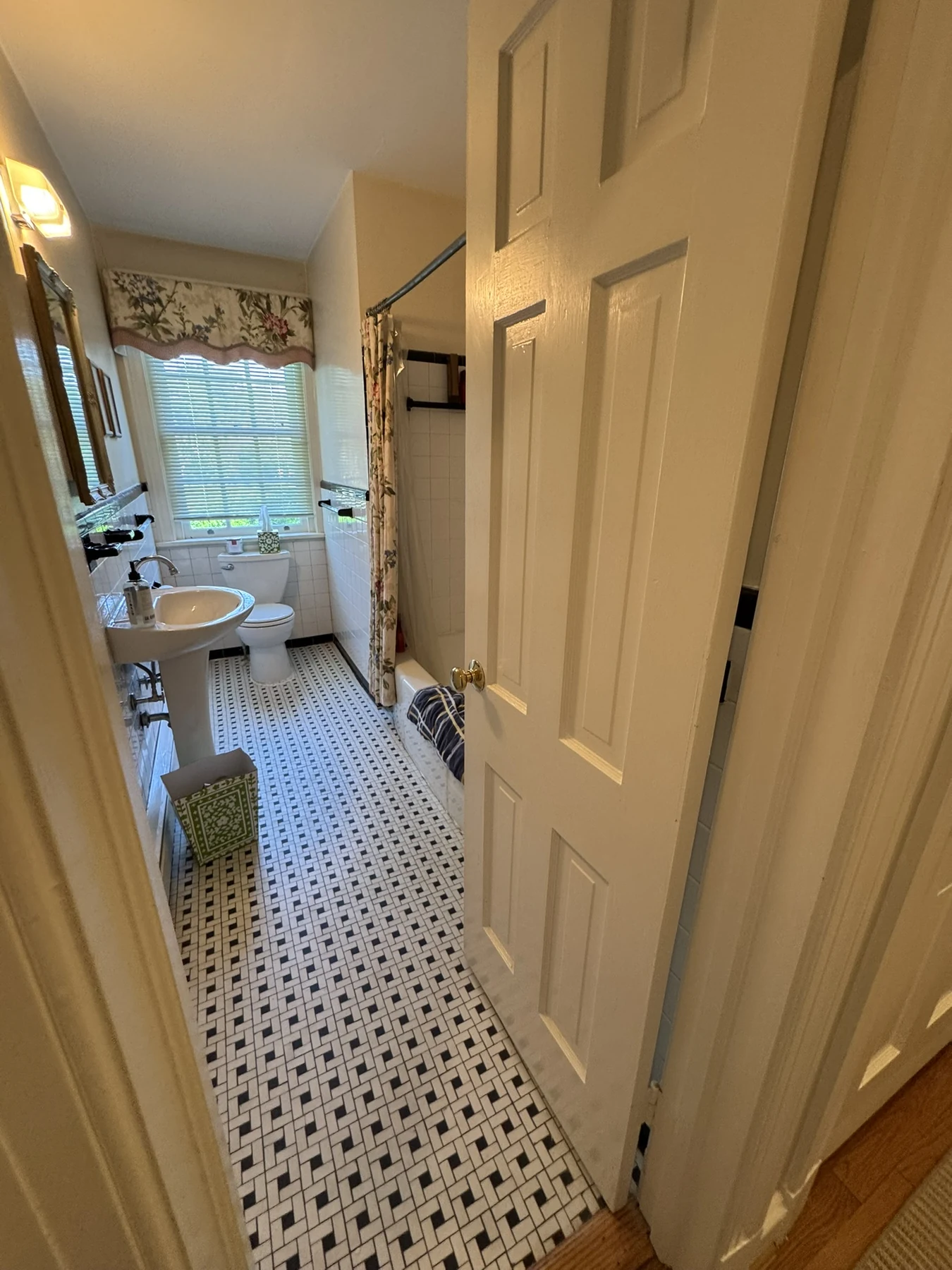 Bathroom before remodeling